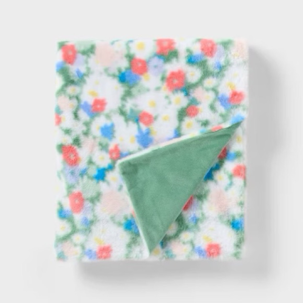 Floral nwt Faux fur Throw Blanket Green - Pillowfort 50 x 60